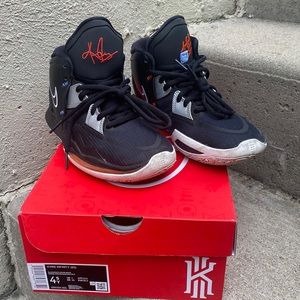 KYRIE INFINITY (GS) | 4.5 Y | BLACK-MULTI-WHITE